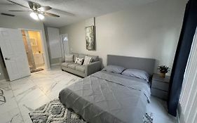 Adorable Suite In Tampa.